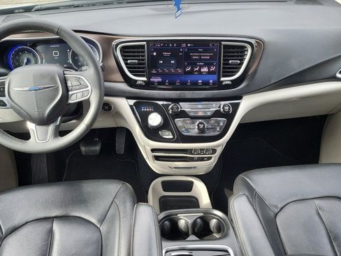 Used 2022 Chrysler Pacifica Touring-L FWD image 27