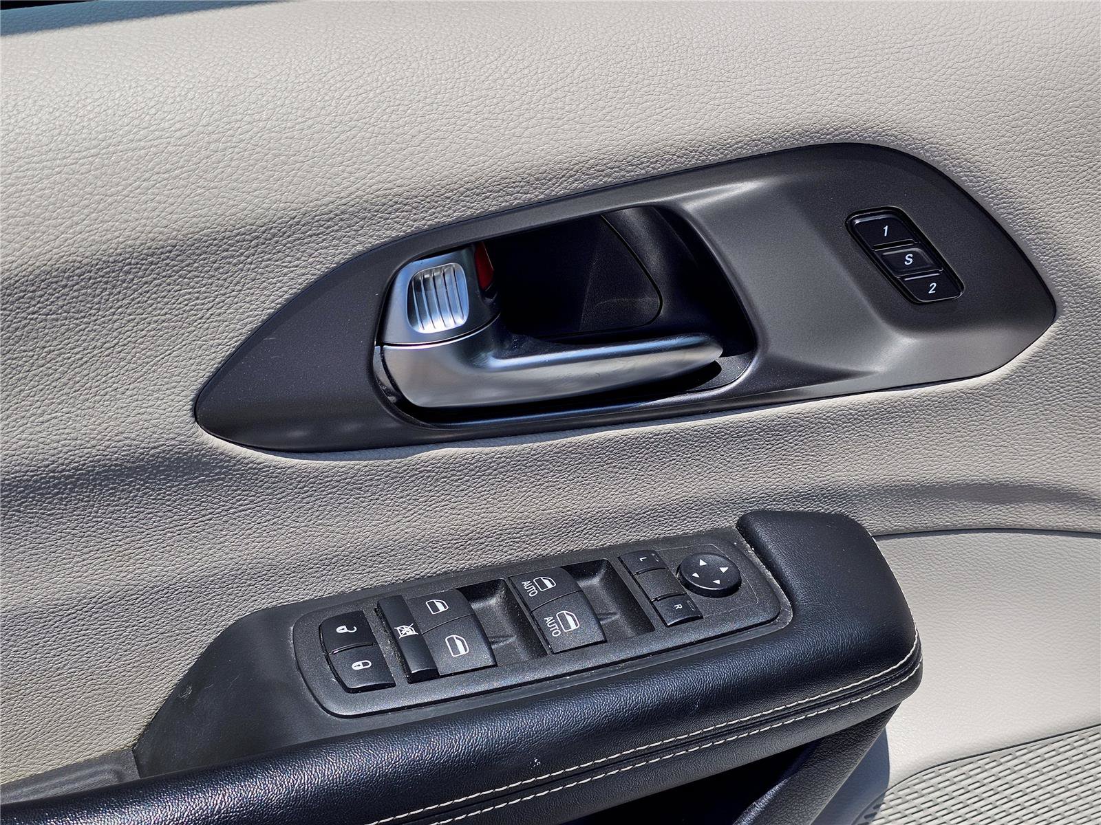 Used 2022 Chrysler Pacifica Touring-L FWD image 15