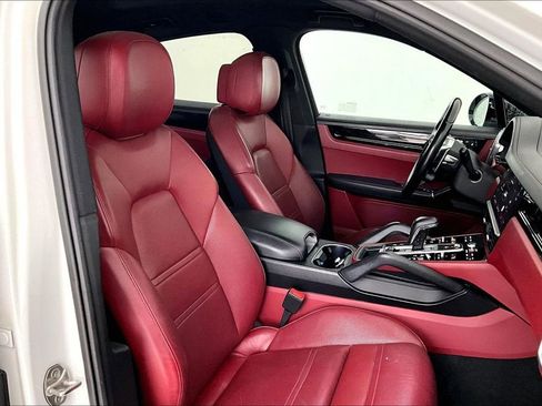 Used 2022 Porsche Cayenne S AWD/4WD image 9