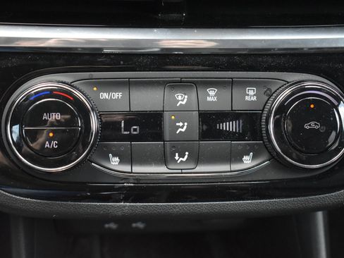 Used 2024 Buick Envista Sport Touring w/ Convenience I Package FWD image 30