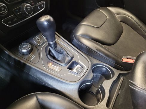 Used 2019 Jeep Cherokee Latitude Plus w/ Cold Weather Group image 26