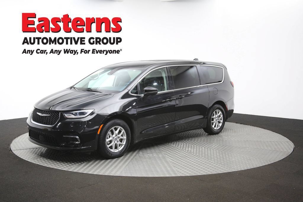 Used 2023 Chrysler Pacifica Touring-L FWD image 60