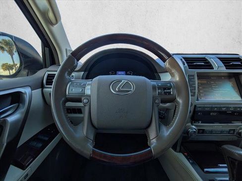 Used 2018 Lexus GX 460 Premium w/ Premium Package image 10