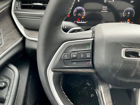 New 2025 Jeep Grand Cherokee L Limited w/ Luxury Tech Group II image 30