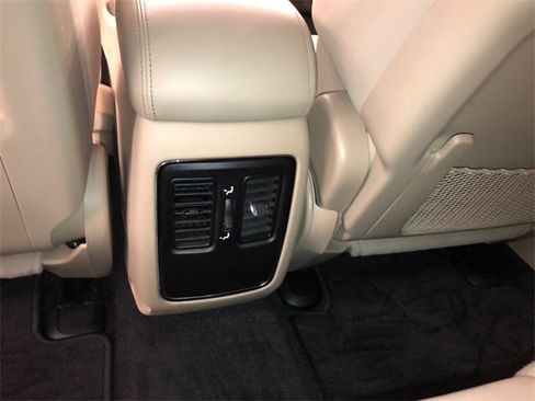 Used 2018 Jeep Grand Cherokee Laredo image 26