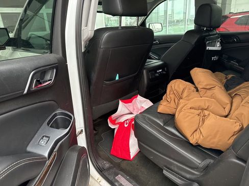 Used 2017 Chevrolet Suburban LT image 10