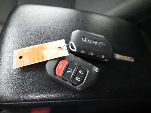 Used 2024 Jeep Wrangler Unlimited AWD/4WD image 20