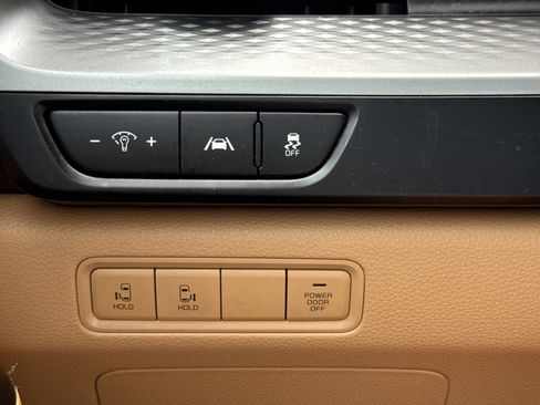 Used 2024 Kia Carnival LX FWD image 25