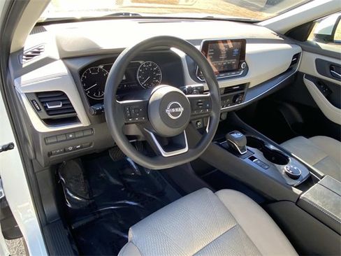 Used 2024 Nissan Rogue SV image 23