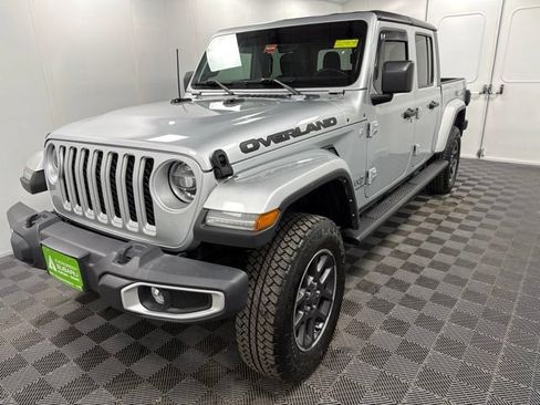 Used 2022 Jeep Gladiator Overland w/ LED Lighting Group AWD/4WD image 3