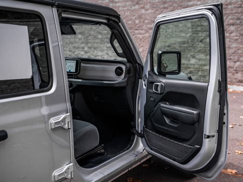 Used 2024 Jeep Wrangler Sport S image 15