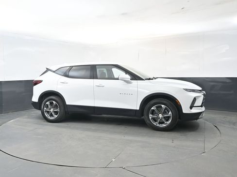 Used 2023 Chevrolet Blazer LT image 7