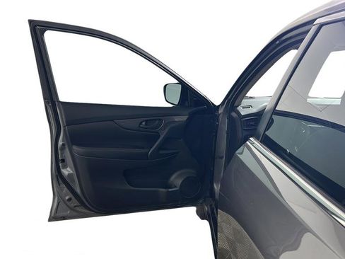 Used 2020 Nissan Rogue S image 31