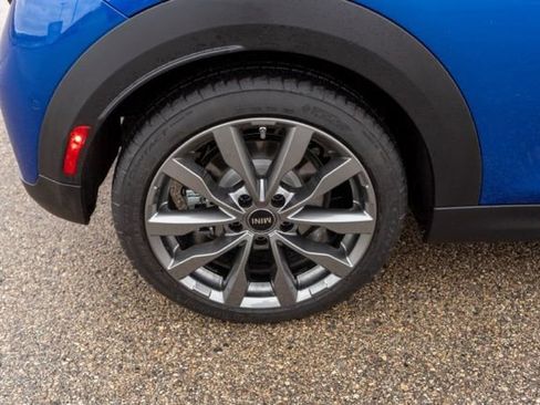 Used 2025 MINI Cooper 2-Door Hardtop FWD image 9