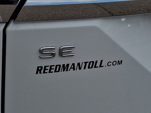 Used 2025 Volkswagen Atlas SE image 31