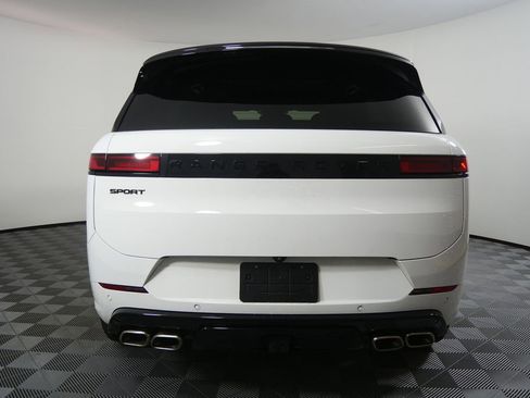 Used 2025 Land Rover Range Rover Sport Dynamic SE image 4