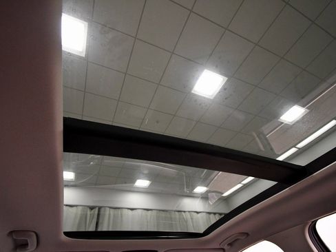Certified 2025 Kia Sorento S w/ Panoramic Sunroof Package image 16