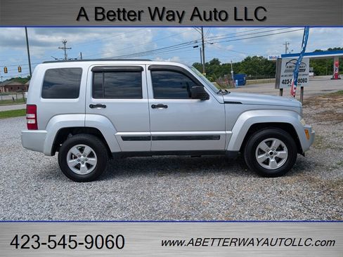 Used 2012 Jeep Liberty Sport RWD image 7