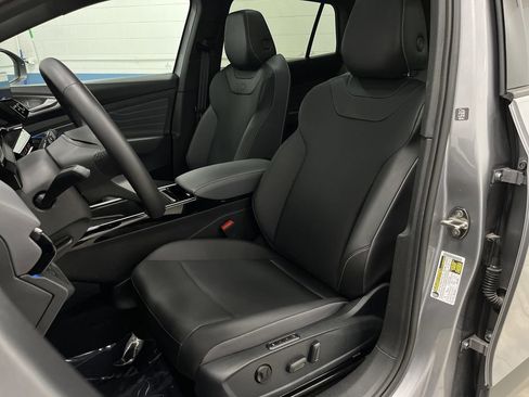 Used 2023 Volkswagen ID.4 Pro S image 4
