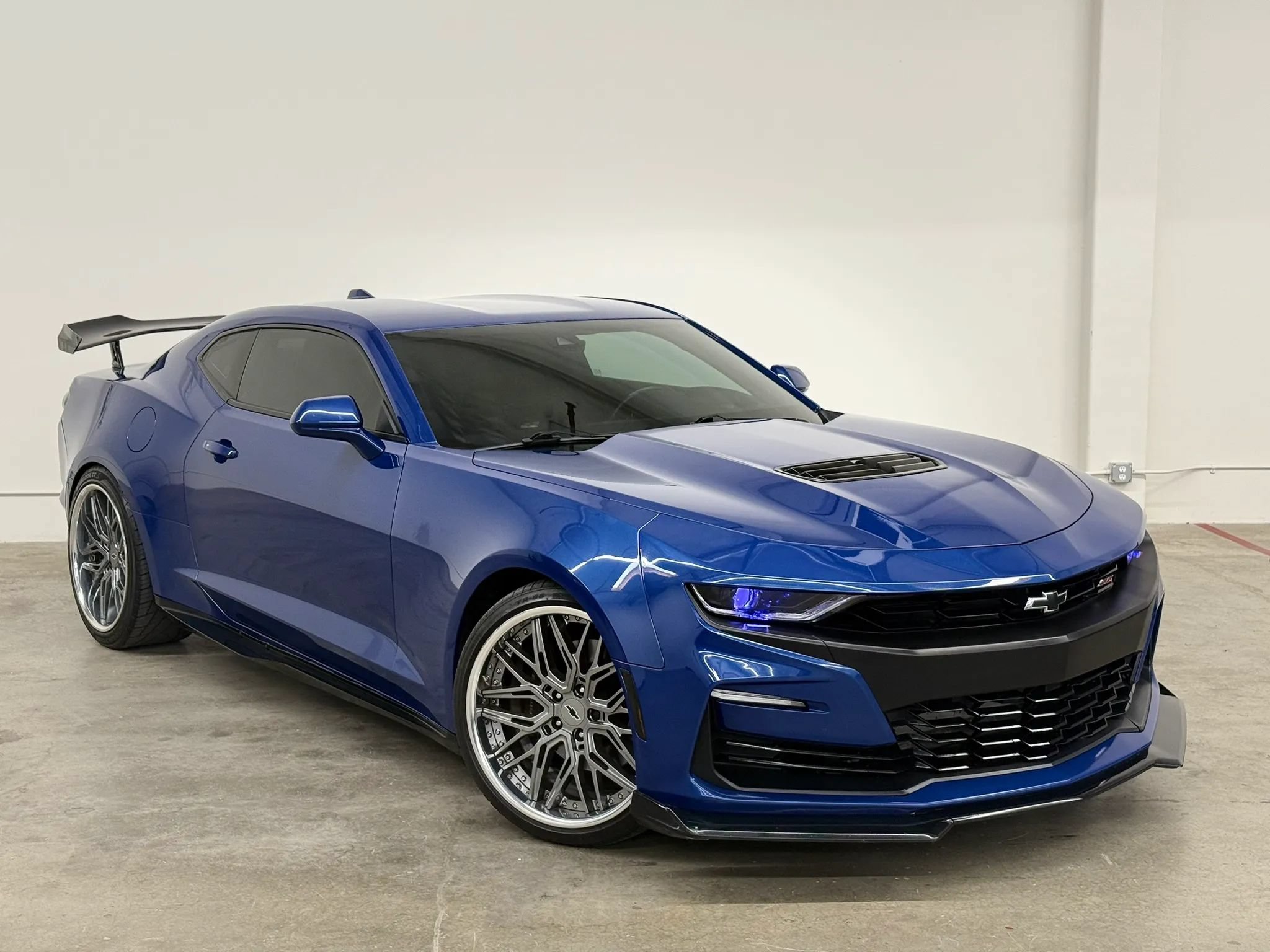 Used 2020 Chevrolet Camaro SS RWD image 2