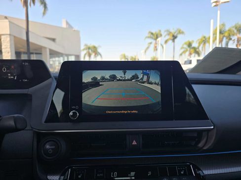 Used 2025 Toyota Prius XLE FWD image 28