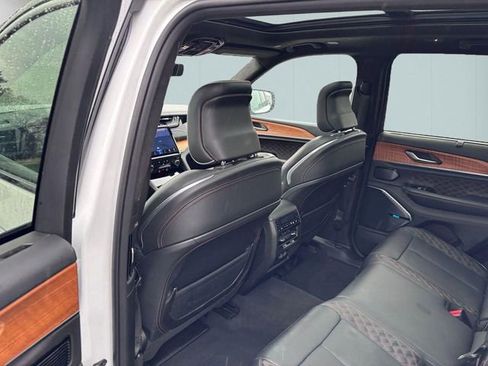 Used 2022 Jeep Grand Cherokee Summit AWD/4WD image 25