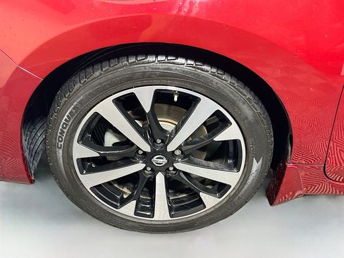 Used 2018 Nissan Altima 2.5 SR FWD image 13