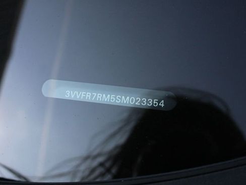 Used 2025 Volkswagen Tiguan SE image 36