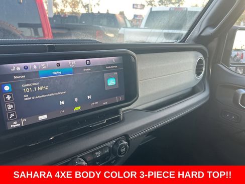 Used 2025 Jeep Wrangler Sahara image 32