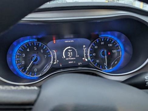 Used 2021 Chrysler Pacifica Limited w/ Uconnect Theater Family Group image 20