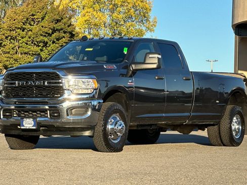 Used 2024 RAM 3500 Tradesman w/ Chrome Appearance Group image 7