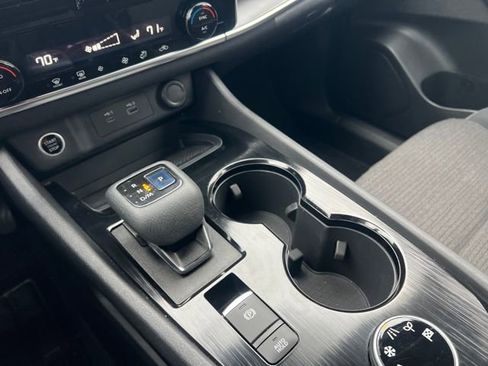 Used 2021 Nissan Rogue SV image 26