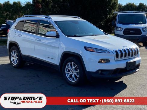 Used 2015 Jeep Cherokee Latitude w/ Cold Weather Group image 6