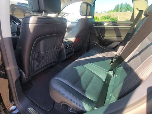 Used 2017 Volkswagen Touareg Executive AWD/4WD image 26