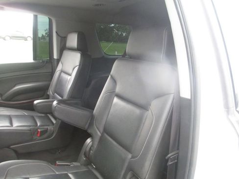 Used 2016 GMC Yukon XL SLT w/ Open Road Package AWD/4WD image 22