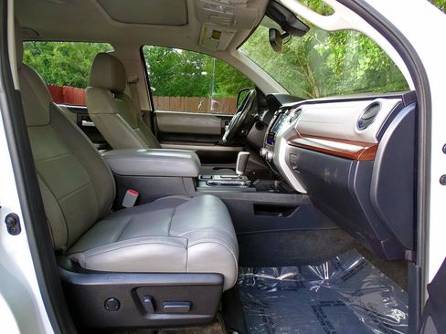 Used 2020 Toyota Tundra Limited w/ Limited Premium Package AWD/4WD image 41