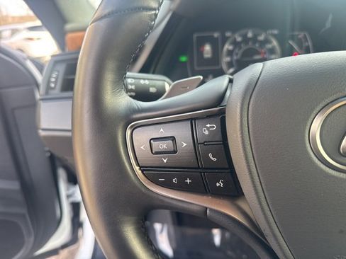 Certified 2025 Lexus ES 300h w/ Premium Package image 20