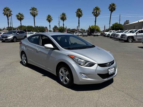Used 2013 Hyundai Elantra GLS w/ Preferred Pkg FWD image 2
