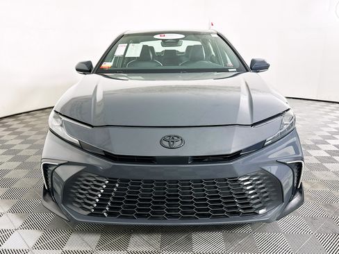 Used 2025 Toyota Camry SE w/ Convenience Package image 8