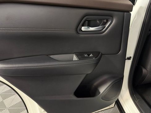 Used 2023 Nissan Rogue SL w/ SL Premium Package image 29