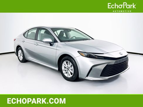 Used 2025 Toyota Camry LE image 1