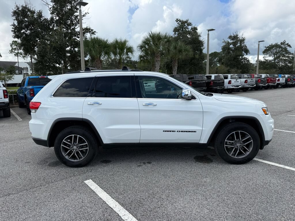 Used 2017 Jeep Grand Cherokee Limited w/ Trailer Tow Group IV RWD image 2