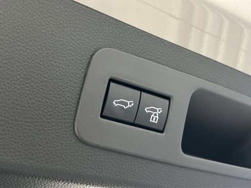 Used 2025 Lexus LX 700h Luxury image 25