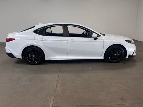Used 2025 Toyota Camry SE FWD image 2