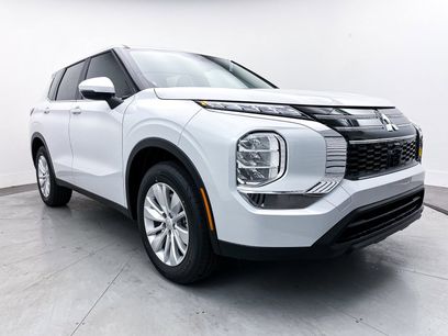 New 2025 Mitsubishi Outlander ES