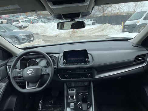 Used 2025 Nissan Rogue SV image 34