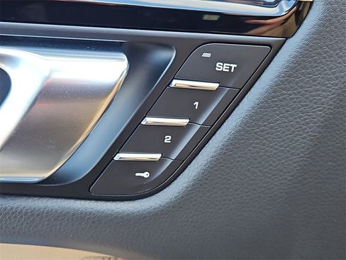 New 2026 Porsche Macan image 18