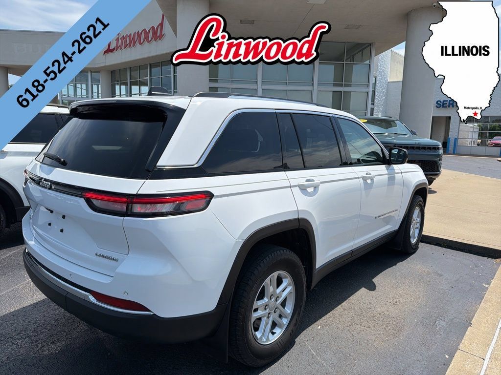 Used 2023 Jeep Grand Cherokee Laredo w/ Luxury Tech Group I AWD/4WD image 4
