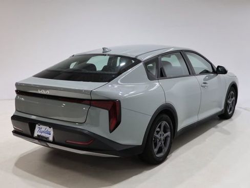 Used 2025 Kia K4 LXS image 8