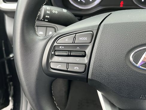 Used 2022 Hyundai Venue SEL image 19